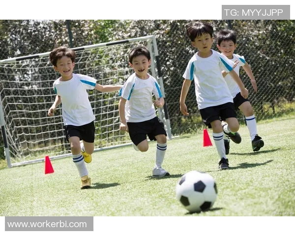 《在绿茵场上绽放光彩我与足球的成长故事》