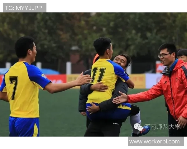 绿茵场上以球星背影映射诉说激情与梦想的独特光影瞬间 绿茵场上以球星背影映射诉说激情与梦想的独特光影瞬间