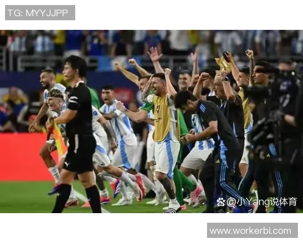 足球传奇瞬间重现：从经典进球到感人时刻回顾球星的非凡表现