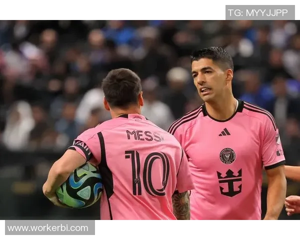 足球球星携对象甜蜜现身共谱绿茵场外的浪漫故事 足球球星携对象甜蜜现身共谱绿茵场外的浪漫故事